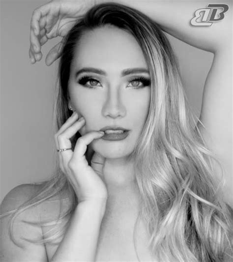 Instagram Star AJ Applegate Talks about Her Upcoming.